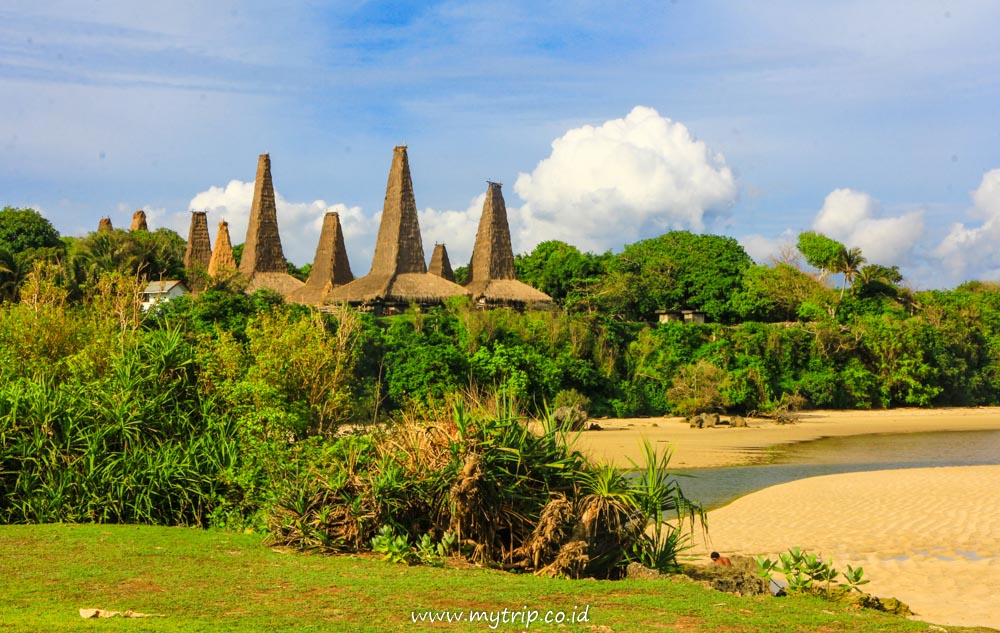 Kampung Adat Yang Paling Instagrammable Di Sumba Ratenggaro